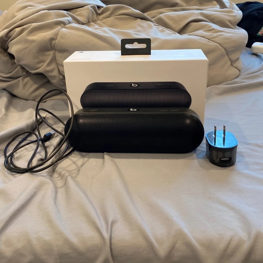 Beats Pill
